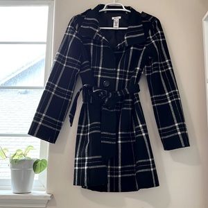 Black and white plaid Liz&co jacket. Size small